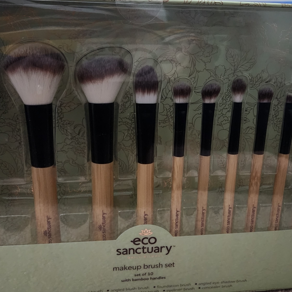 NEW ECO Sanctuary Makeup Brush Set with Bamboo Handles (10 Brushes Total) - Picture 3 of 7